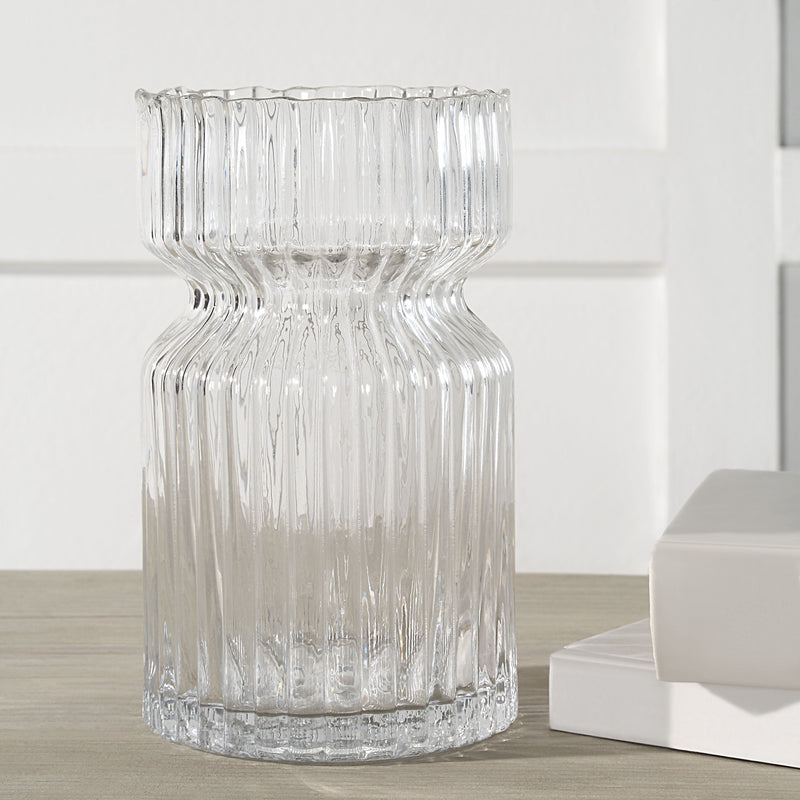 Gladys Vase y Renwil Lifestyle View